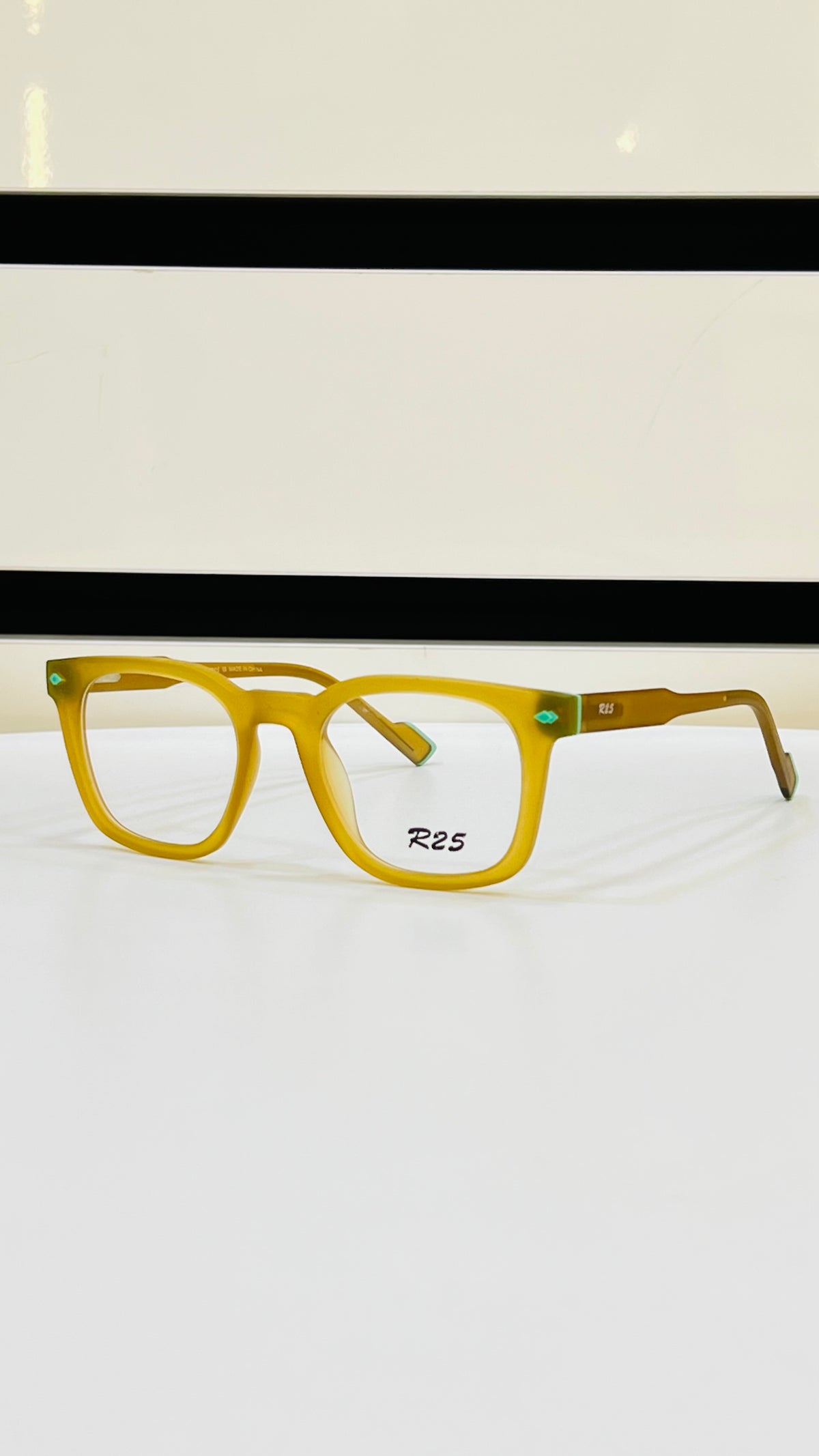 R25